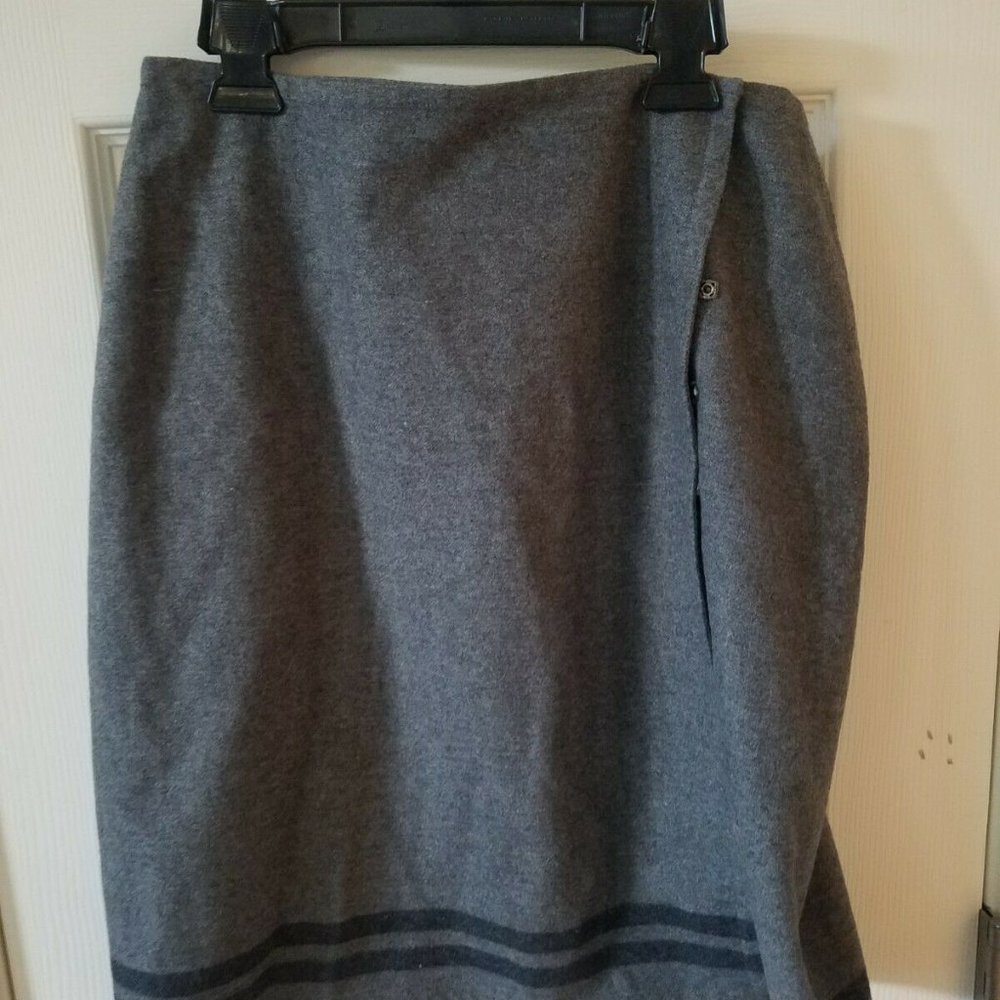 Women's Skirt Gap Size: 6 faux wrap grey wool - excellent condition - lined